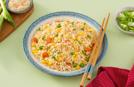 classic-fried-rice-recipe-with-peas-carrots-and-egg-made-with-instant-rice