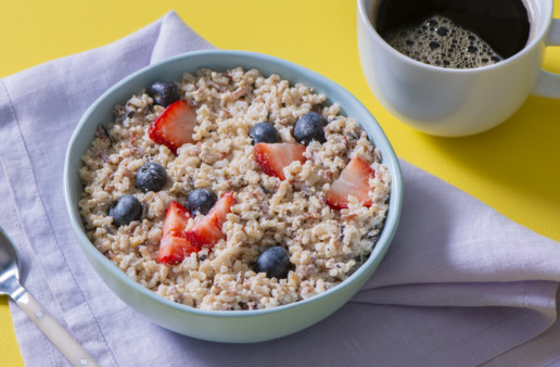 Four-Grain-Yogurt-blueberries-and-strawberries-breakfast