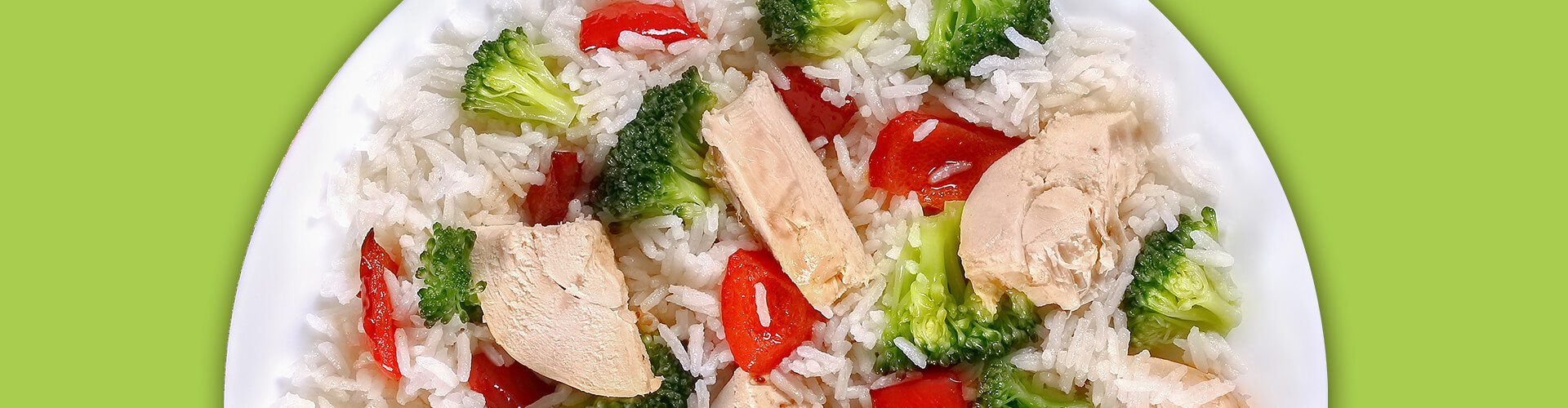 Strips of chicken, tomatoes and broccoli over white rice